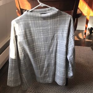 Banana Republic Women’s Sz L mock neck Top